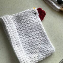 Alternative view of کلاه بافت گربه ای طرح خروس کد 1665