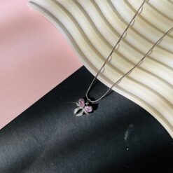 گردنبند سوارسکی طرح پاپیون صورتی کد ۲۲۵۸