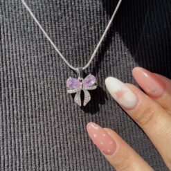 Alternative view of گردنبند سوارسکی طرح پاپیون صورتی کد ۲۲۵۸