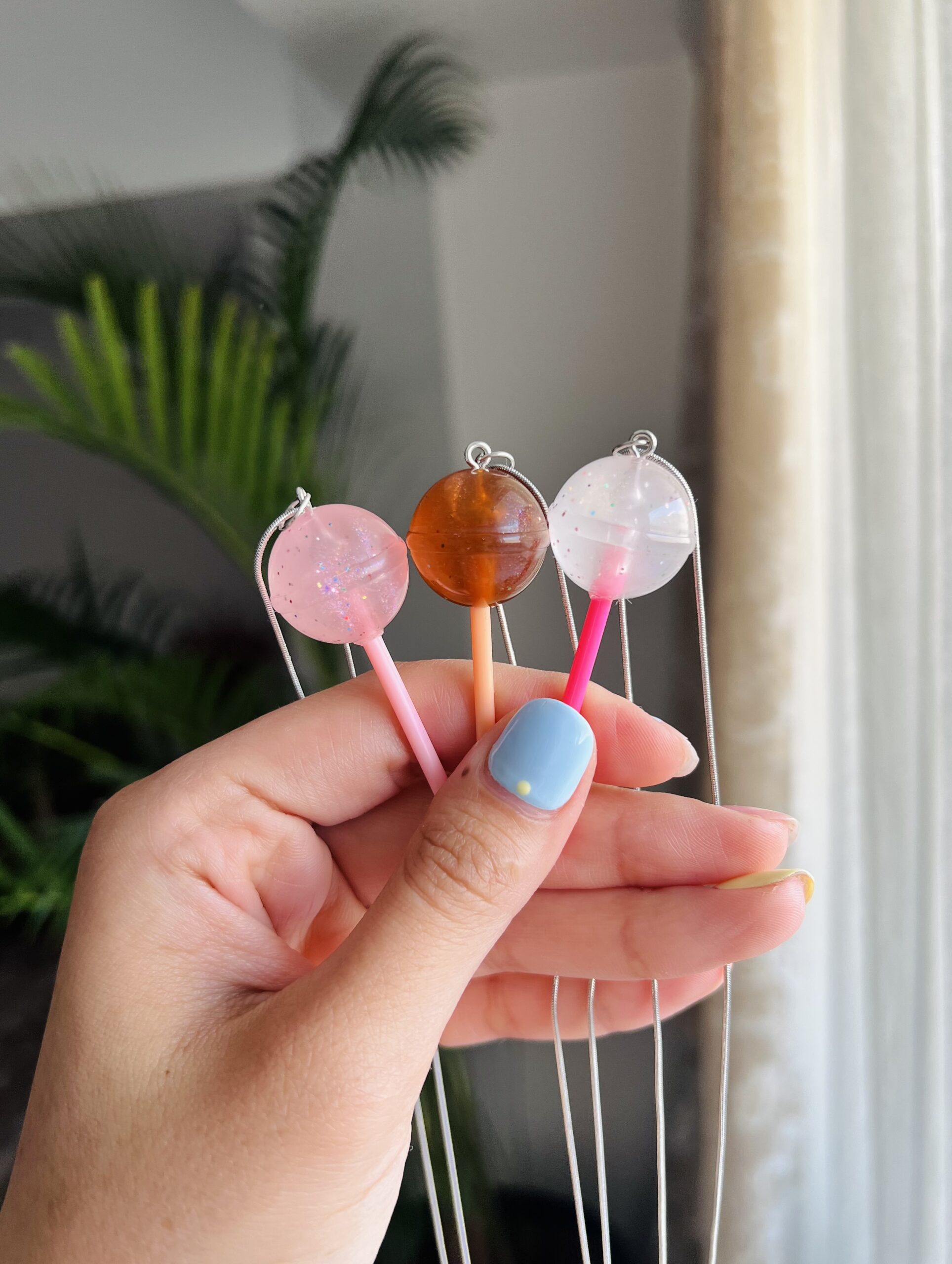 گردنبند سوارسکی طرح آبنبات چوبی کد 2200 - Image 3