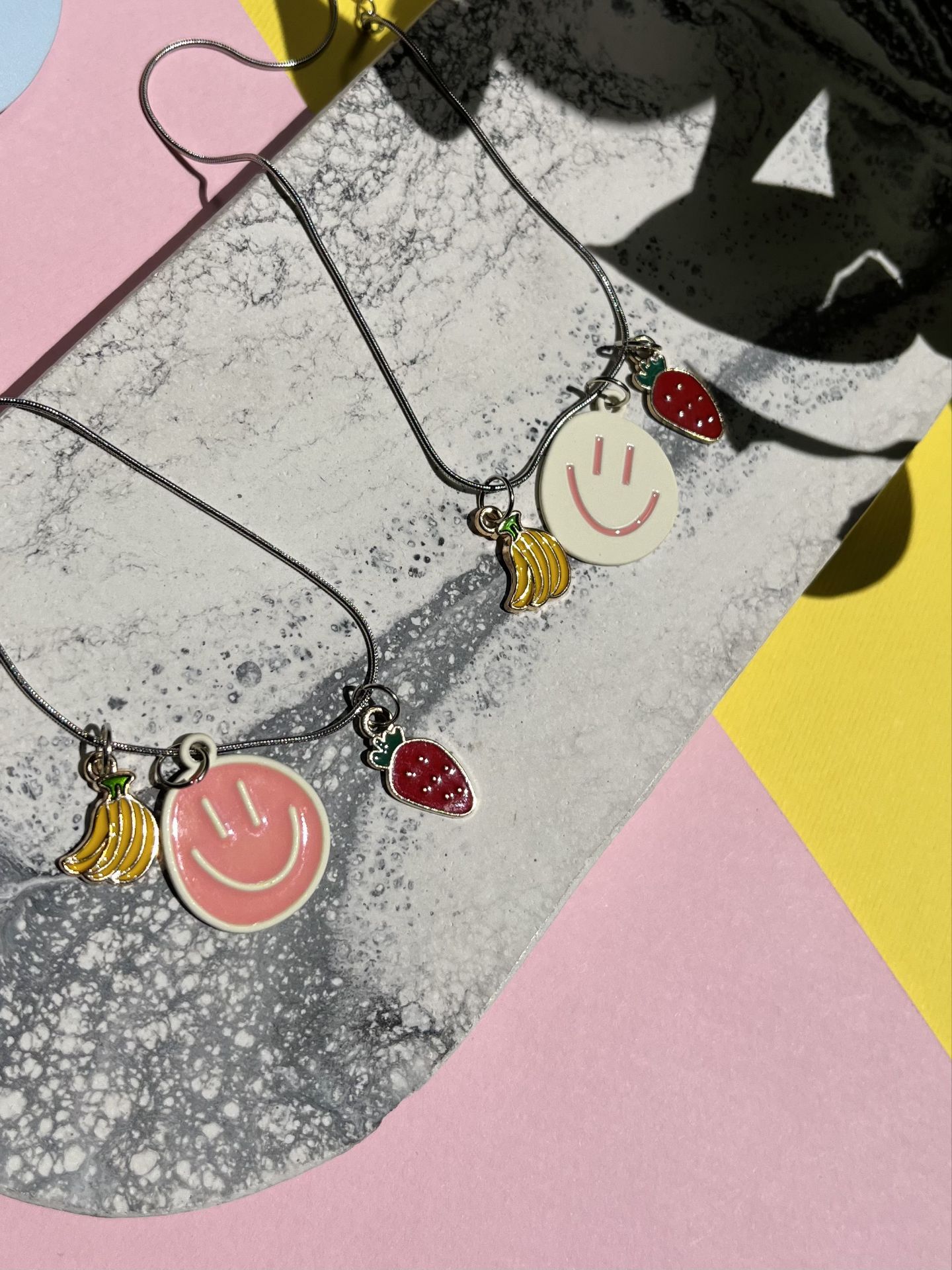 گردنبند وایب و توت فرنگی و موز کد 2263