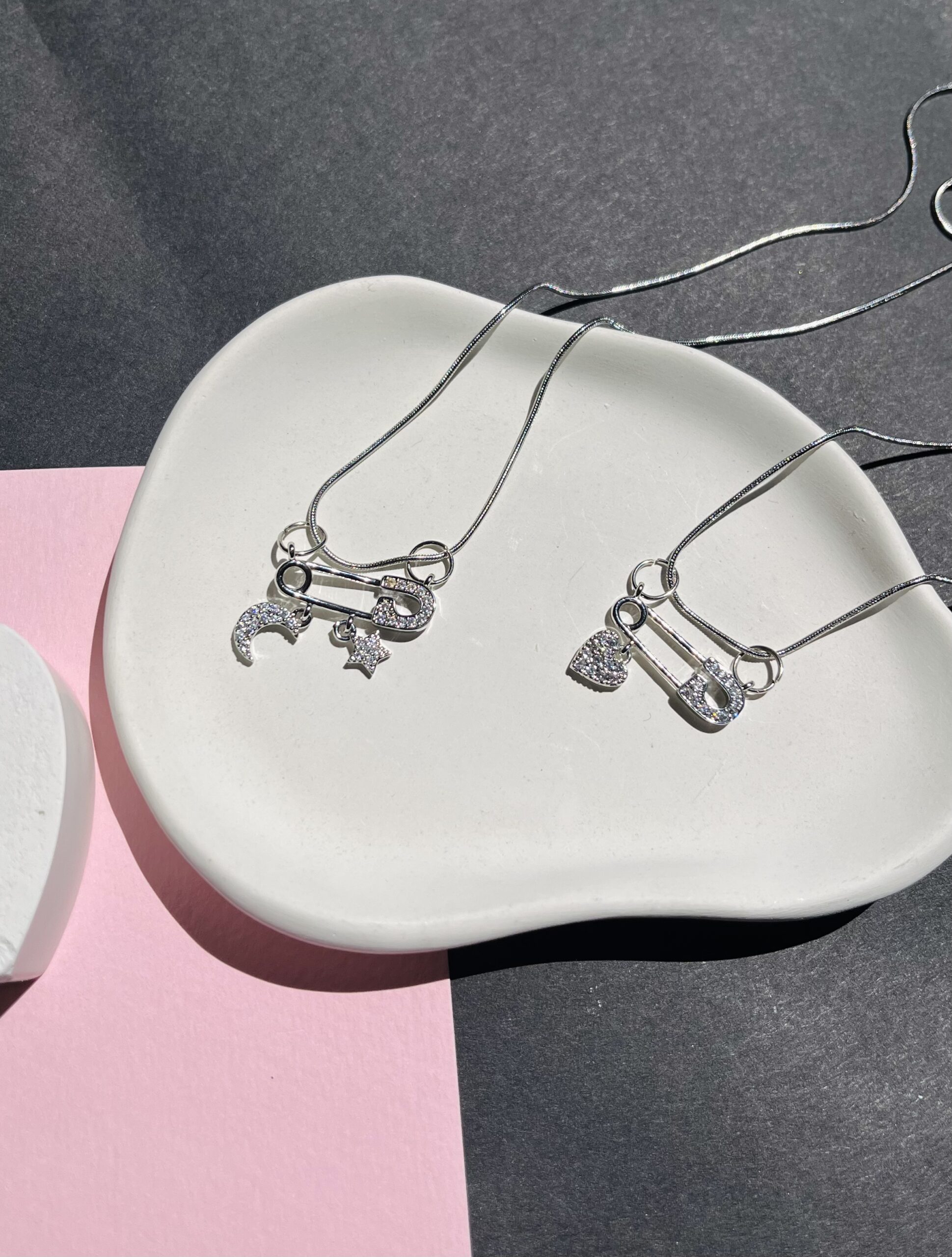 گردنبند طرح سنجاق قفلی کد 2315