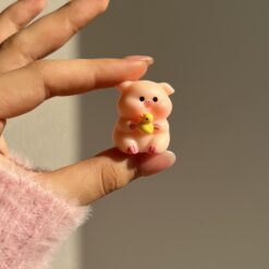 Alternative view of دکوری خوک لپ قرمزی کد 2925