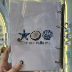 کلاسور سایز A5 شفاف The sea calls me کد 3547