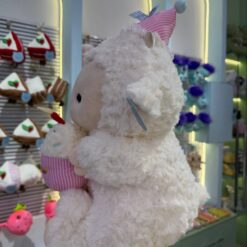 عروسک بره تولدی Happy Cake توت‌فرنگی کد 4685 - تصویر 3